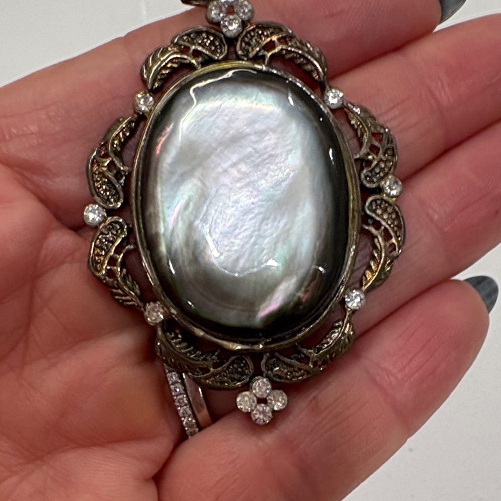 🖤Vintage Elegant Mother of Pearl Pendant